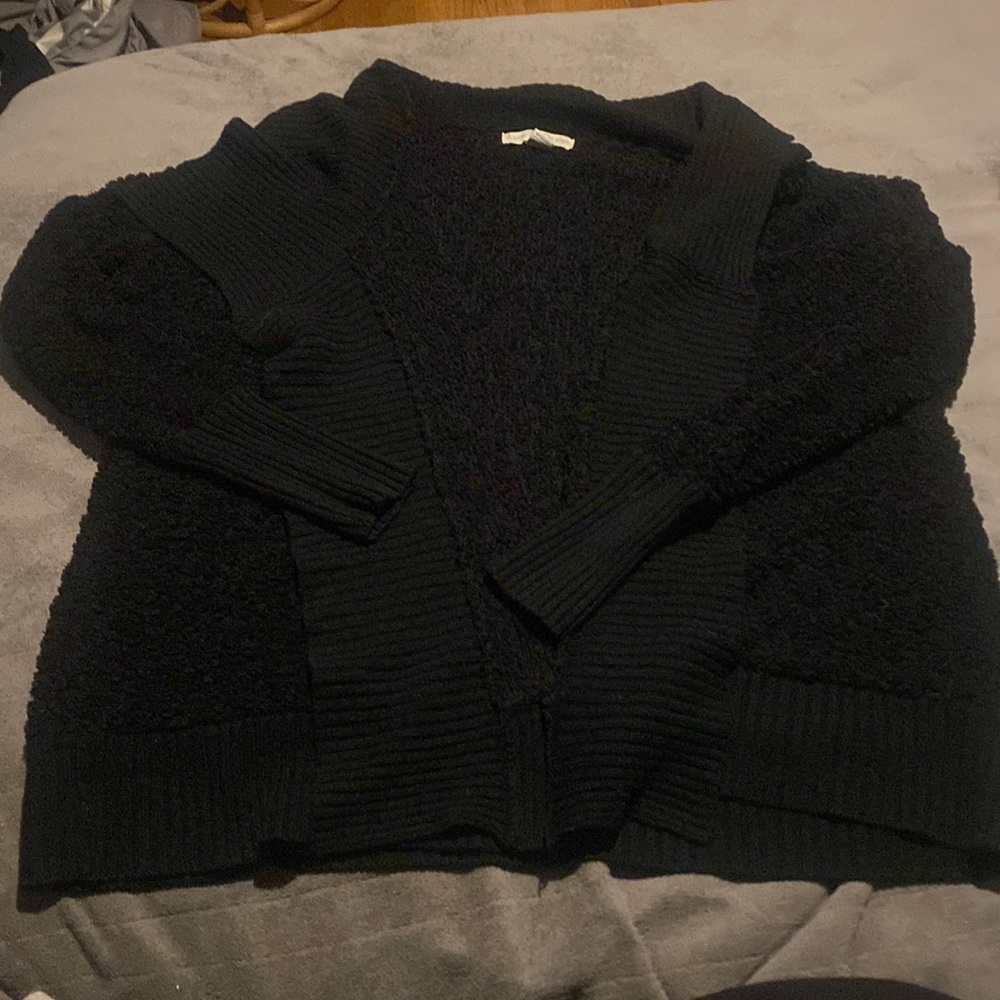 Super soft cardigan in perfect shape. Only worn a few times.